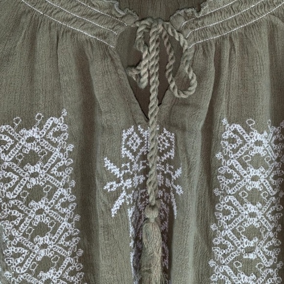 MELROSE & MARKET Embroidered Peasant Blouse Dark Olive Green Cropped Top - Picture 3 of 5